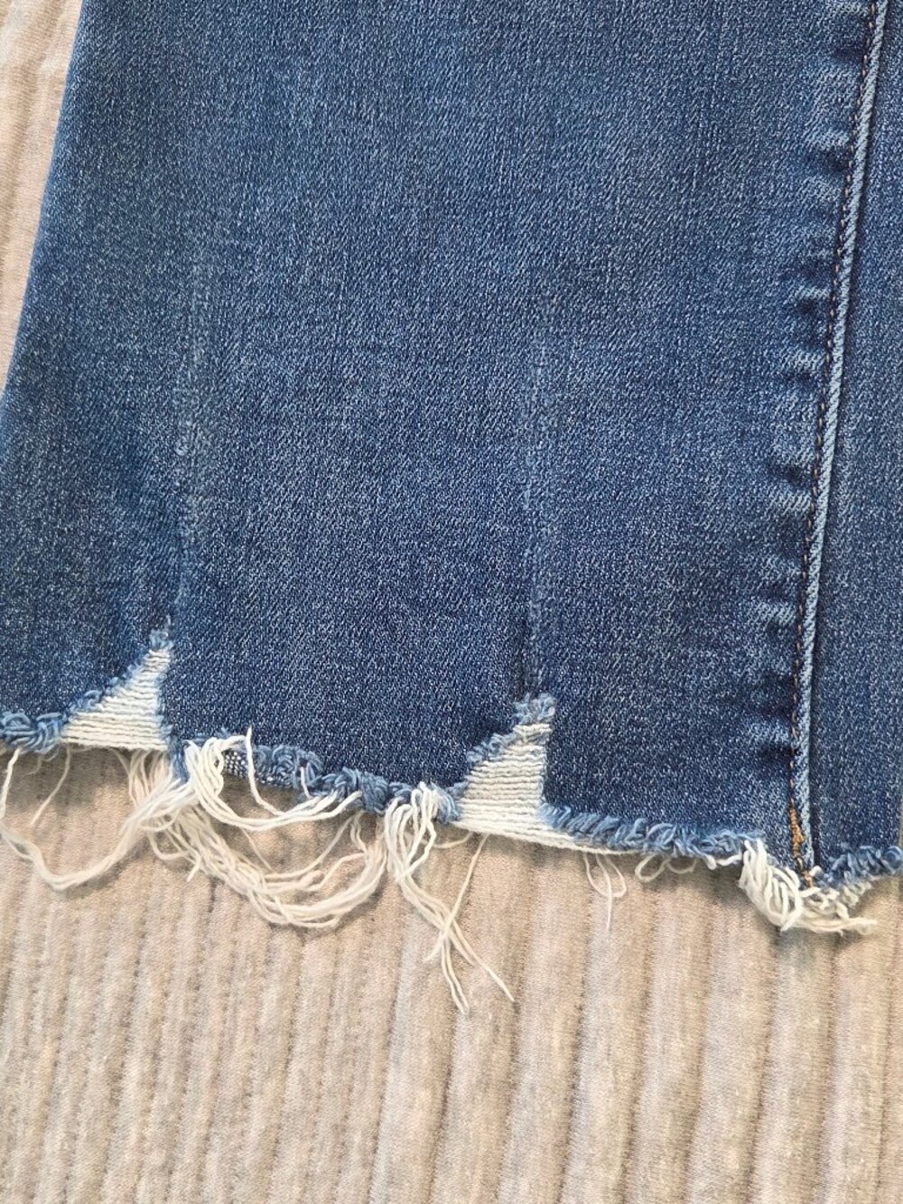 RISEN Distressed Raw Hem Crop Flare Jeans Women's Size 7 / Waist 28 Stretch - Picture 7 of 9